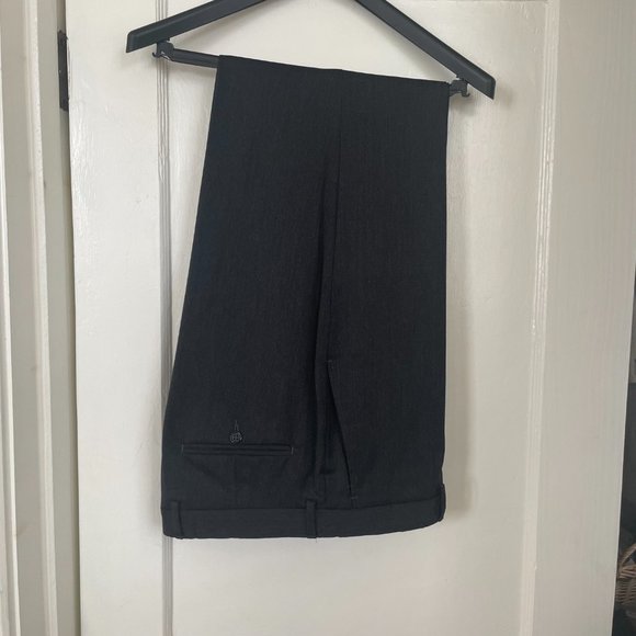 Jos. A. Bank - Men's Traveler Tailored Suit - Gray 40R, 34x30 pants - Picture 5 of 6